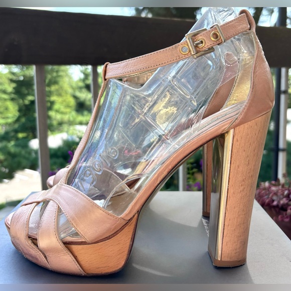 Leather T-Strap Open Toe Stiletto
Size 10
Color: Sand
Great Condition - Picture 6 of 8